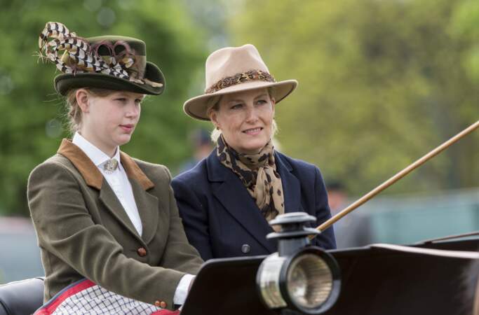 Lady Louise Mountbatten-Windsor, avec sa mère Sophie Rhys-Jones, en mai 2018
