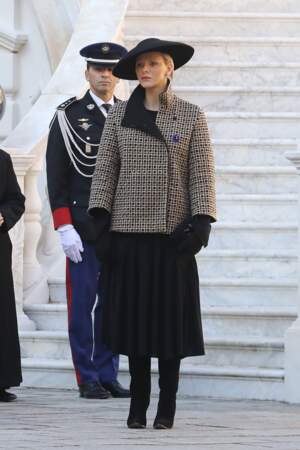 Chapeau, manteau, gants et bottes, Charlène de Monaco affiche un look très sophistiqué