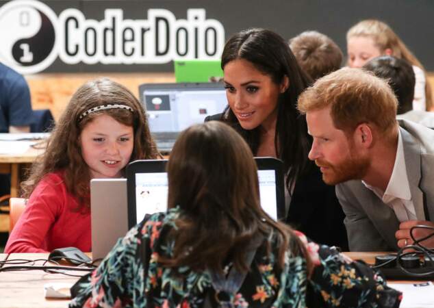 Meghan et Harry visitent un club de programmation informatique pour les jeunes à Dublin, le 11 juillet 2018