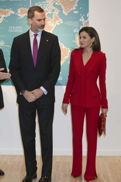 La reine Letizia d'Espagne a même choisi une pochette rouge