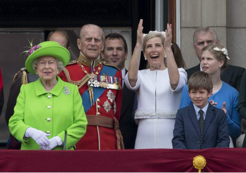 Pour le Trooping the Colour de ses 90 ans, Elizabeth II, en total look vert pomme,  a ébloui  la planète. 