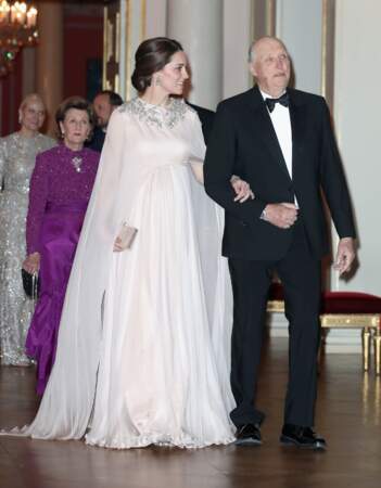 Kate Middleton en Alexander McQueen au palais royal à Oslo le 1er février 2018