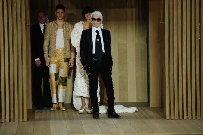 Baptiste Giabiconi et Karl Lagerfeld au défilé de Chanel, collection printemps-été 2016, au Grand Palais