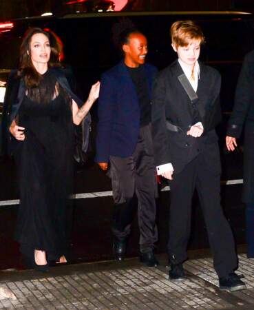 Angelina Jolie, tout sourire et bien entourée de Shiloh et Zahara