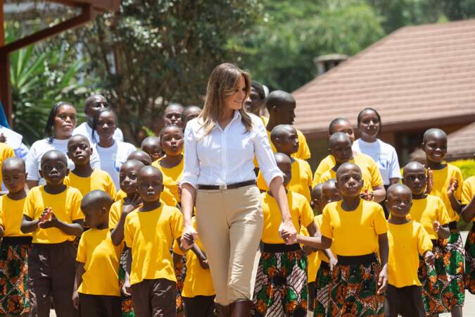 Melania Trump, visitant un orphelinat, au Kenya, le 5 octobre 2018
