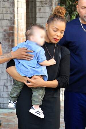 Janet Jackson sort du restaurant The Ivy à West Hollywood avec son fils le 20 septembre
