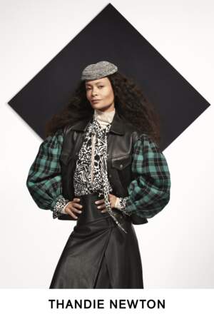 La grande actrice Thandie Newton twiste son look de la collection Pre-Fall de Louis Vuitton avec un air malicieux !