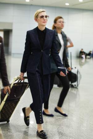 Cate Blanchett voyage chic avec Louis Vuitton et le nouveau modèle Horizon, inspiré du streetwear.