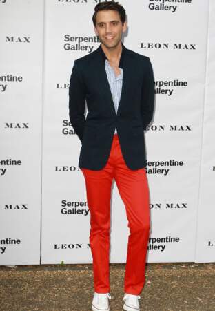 Mika, l'art du pantalon coloré 