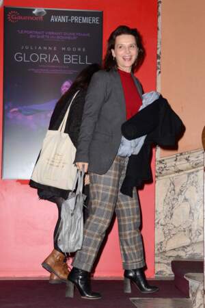 Juliette Binoche avec un look très sage pour l'avant-première du film Gloria Bell à Paris le 15 avril 2019