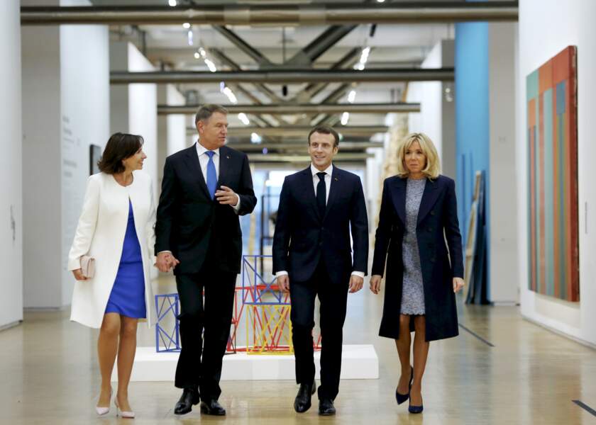 Emmanuel et Brigitte Macron visitent le Centre Georges Pompidou avec le président roumain et son épouse
