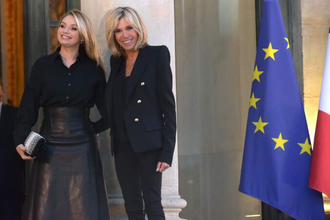 Cheveux longs contre carré court mais un même blond froid et tendance pour Brigitte Macron et Angélica Rivera
