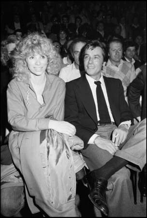 En 1981, Mireille Darc, adepte de la coupe Farrah Fawcett aux côtés de Delon