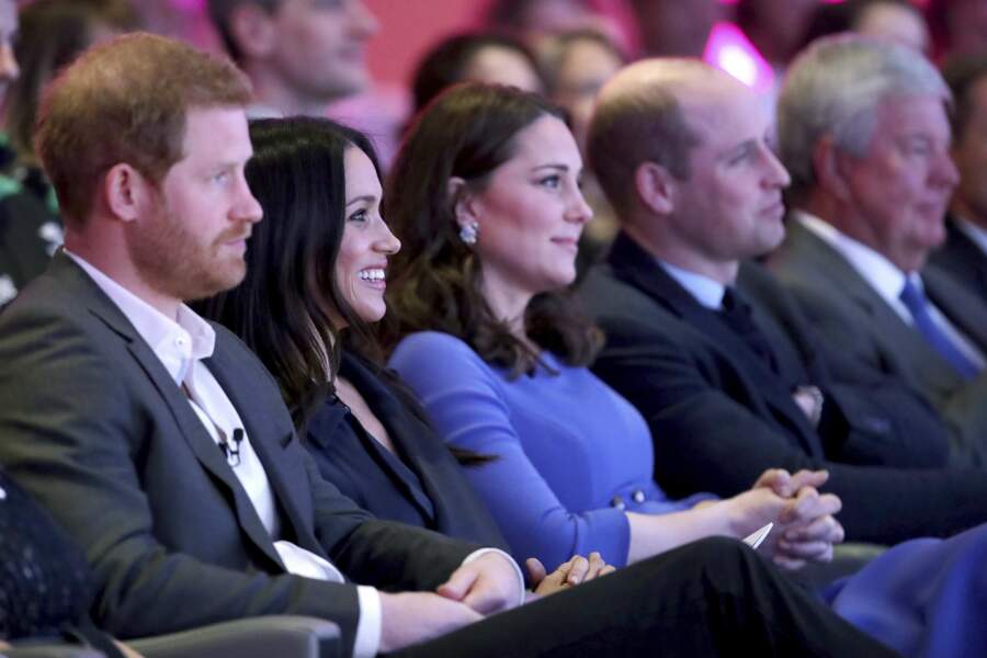 Le prince Harry, le prince William, Meghan Markle et Kate Middleton, très attentifs