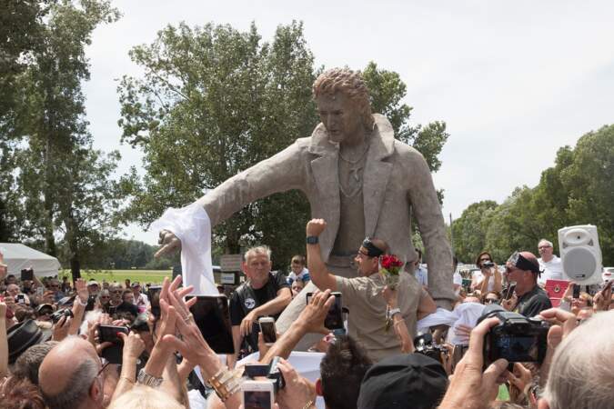 La statue de Johnny Hallyday a été réalisée par le sculpteur Daniel George