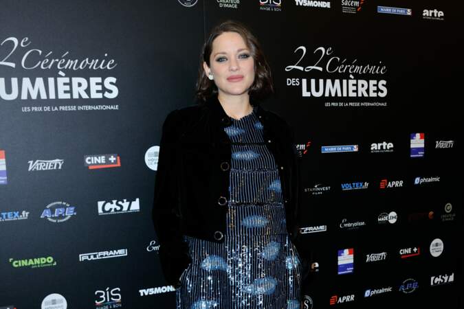 Marion Cotillard était lundi 30 janvier sur le tapis rouge de la 22e édition des Prix Lumières 