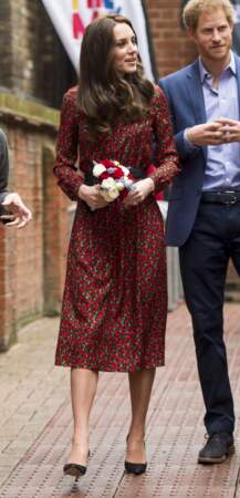 Kate Middleton en 2016, dans une robe à motifs floraux un brin démodés