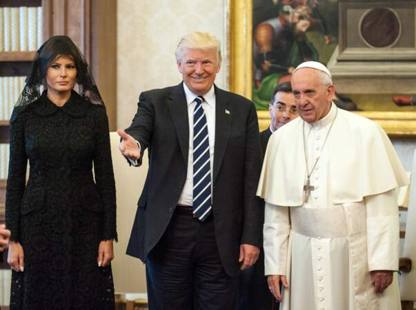 Pour rencontrer le Pape, Melania Trump avait choisi un total look noir, accessoirisé d'une voilette également noire