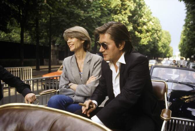 1984: mariés depuis 3 ans, les Dutronc-Hardy arrivent avec panache à l'émission Champs-Elysées.