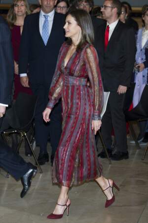 La reine Letizia d'Espagne portait une paire d'escarpins bordeaux