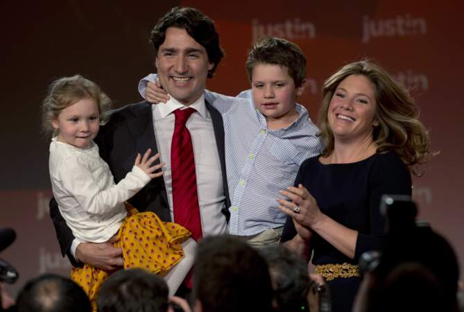 Le portrait de la victoire. Justin Trudeau vient d'être élu chef du parti fédéral du Canada en 2013