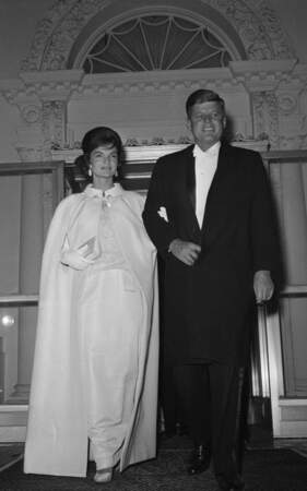 1961 : Jackie Kennedy dans une robe blanche signée Ethan Frankau 