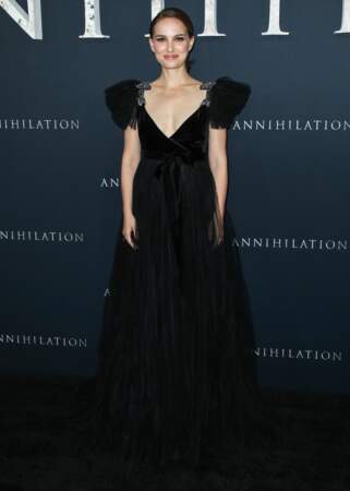 Natalie Portman sublime dans une longue robe décolletée noire