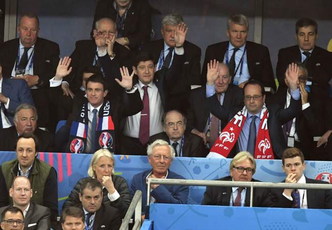 Quand François Hollande lève les mains pour les Bleus, tout le monde lève les mains !