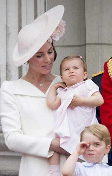 Kate Middleton porte la princesse Charlotte pour son premier Trooping The Colour, juin 2016