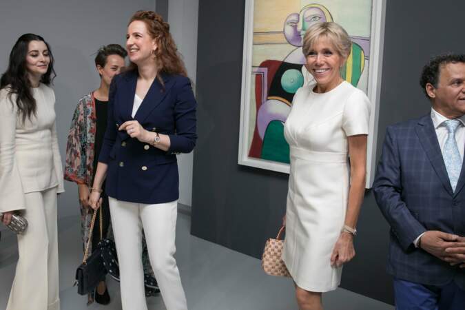 Brigitte Macron tout sourire visite l'expo Picasso