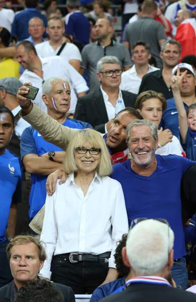 Le 10 juillet 2016, Mireille Darc encourageait la France lors de la finale de l'Euro 2016