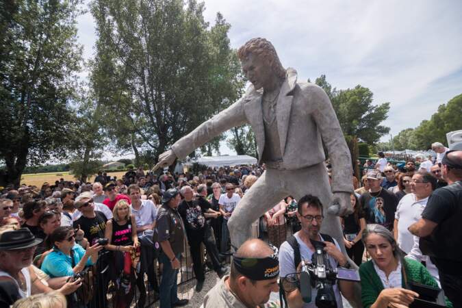 La statue de Johnny Hallyday a été inaugurée devant 2 000 fans du chanteur