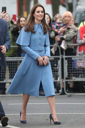 Kate Middleton, ravissante en bleu, lors de sa visite en Irlande du Nord, le 28 février 2019.