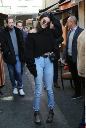 Kendall Jenner se baladant aux puces de Saint-Ouen, en janvier dernier