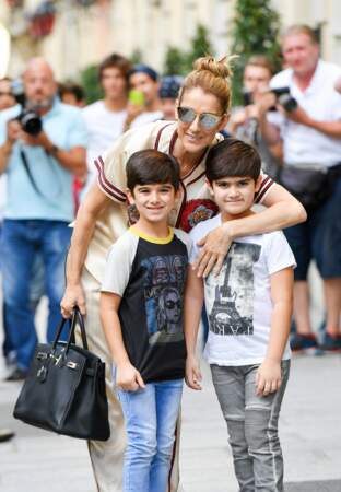 Céline Dion complice avec ses enfants Eddy et Nelson, des jumeaux âgés de 6 ans.