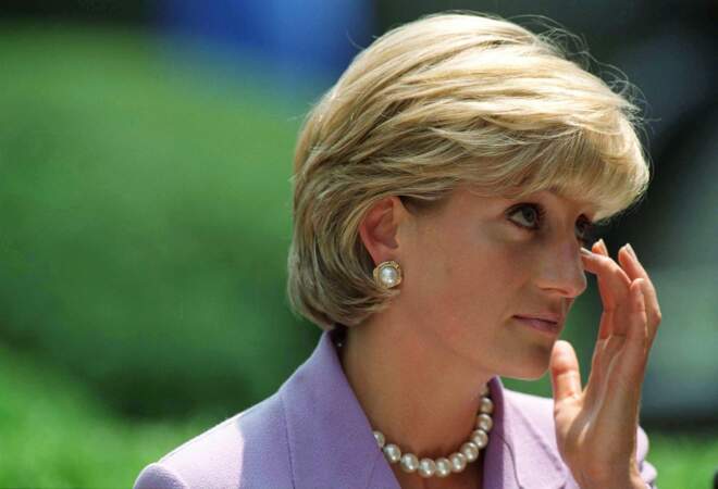 La princesse Diana très émue après un discours contre les mines antipersonnel à Washington, le 17 juin 1997