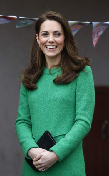 Kate Middleton adopte aussi le side-hair pour sa coiffure naturelle