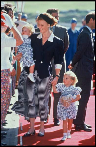 Sarah Ferguson avec ses filles Eugenie et Beatrice à Aberdeen en 1991