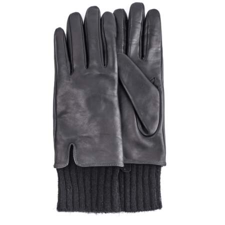 Indispensable, gants en cuir lisse, 95 € (Sandro).