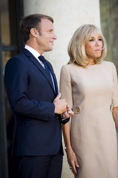 Brigitte et Emmanuel Macron affichaient une mine hâlée ce jeudi 22 août à l'Élysée