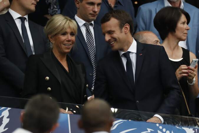 Brigitte Macron porte un chignon pour la finale de la Coupe de France 2017