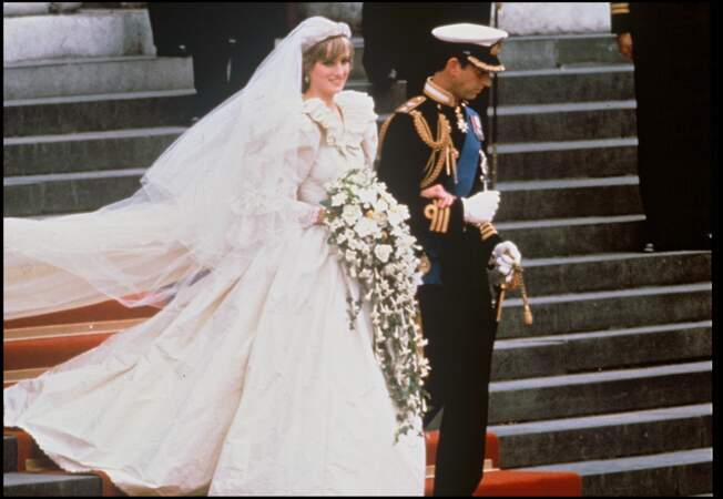 Mariage de Lady Diana (habillée par David et Elizabeth Emanuel) et du prince Charles à Londres le 29 juillet 1981