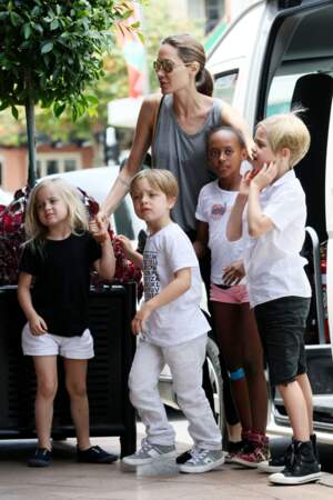 Angelina Jolie et ses enfants à Sydney en Australie, en 2013