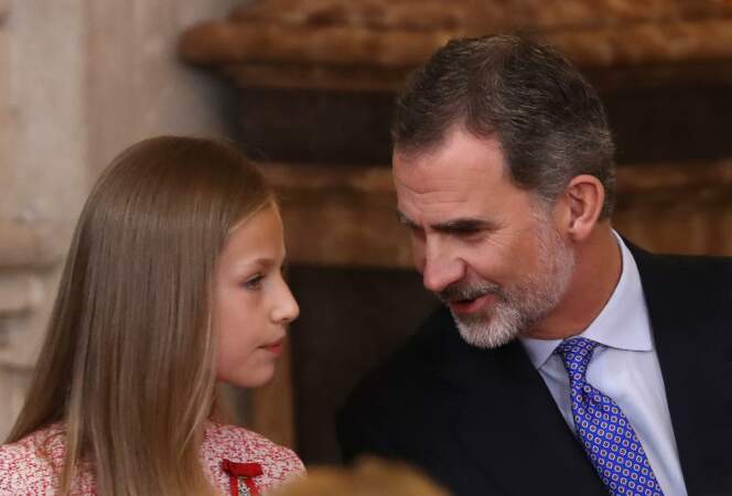 Discussion entre le Roi Felipe VI d'Espagne et sa fille la Princesse Léonor.