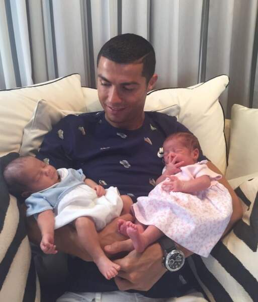 Le footballeur Cristiano Ronaldo est devenu papa de jumeaux nés par mère porteuse, le 8 juin dernier : Eva et Mateo