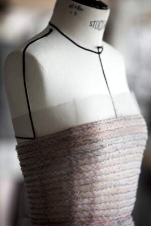 pour la première de Mother ! à Paris, Jennifer Lawrence s'est glissée avec grâce dans cette robe Dior Haute-Couture
