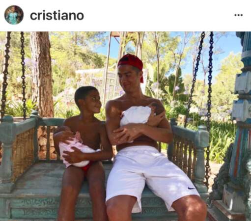 Cristiano Ronaldo et ses enfants, Cristiano JR et les jumeaux Eva et Mateo