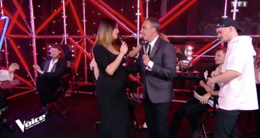 Karine Ferri, très enceinte, et Nikos Aliagas le 21 avril 2018 dans The Voice sur TF1