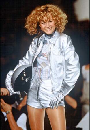9 octobre 1995, Laetica Boudou alors mannequin, défile pour la maison Léonard.
