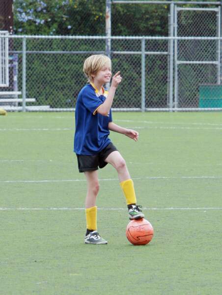 Parmi les hobbies de Shiloh Jolie-Pitt, ici en mai 2015: le soccer qu'elle pratique avec sa grande soeur Zahara